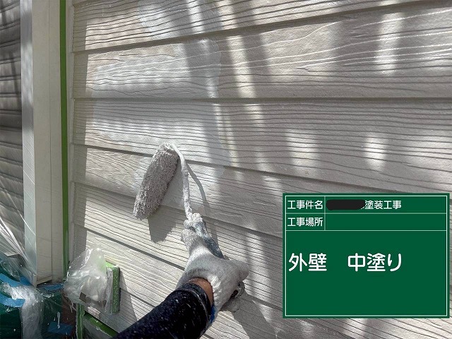 明石市の戸建て　外壁の中塗り